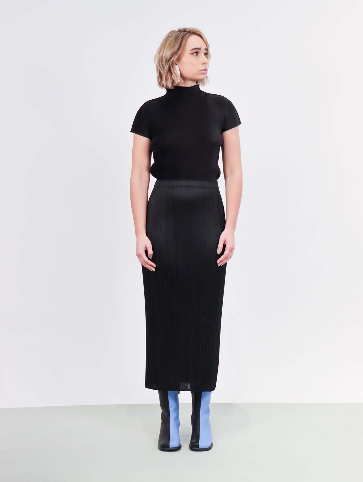Mist-Basics-Mockneck-in-Black-