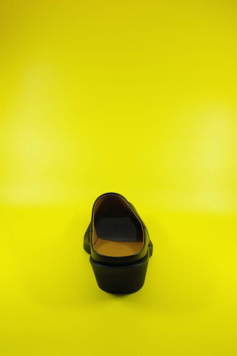 【関税＆送料込み】Marni Square Toe Sabots Marni Leather Square Toe Sabot Mule - Black | Garmentory