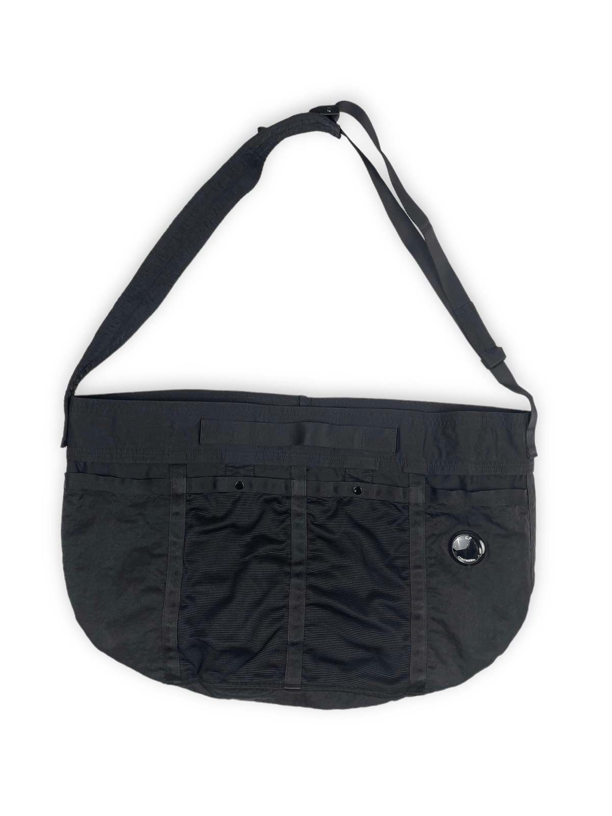 【C.P. Company】HERRINGBONE LOGO BAG / 999:BLACK /ショルダー HERRINGBONE LOGO BAG / 999:BLACK | GR8
