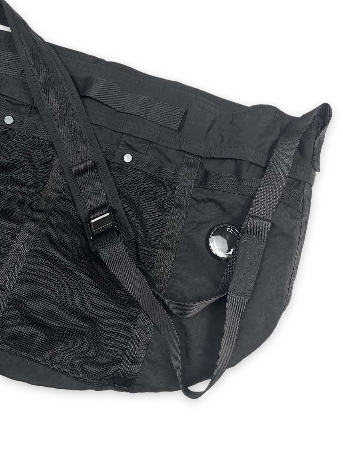NYLON-MESSENGER-BAG-