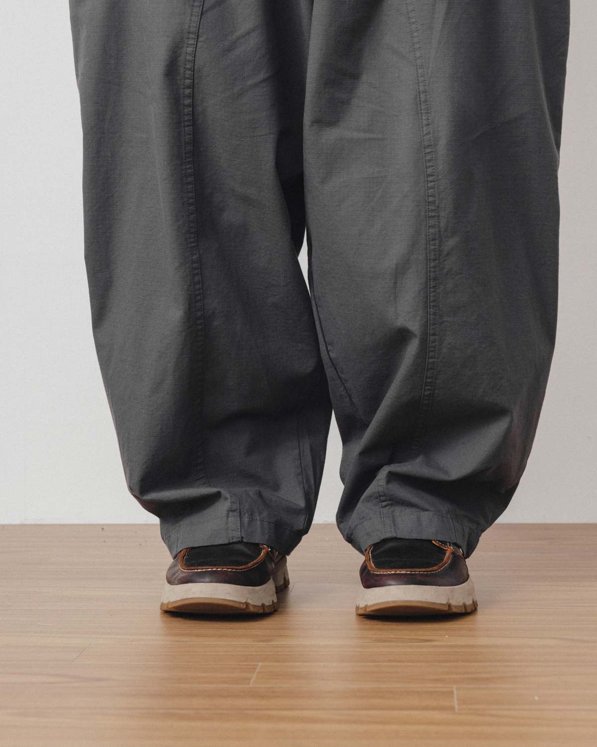 Anglan Round Rib Fatigue Balloon Pants - Grey | Garmentory