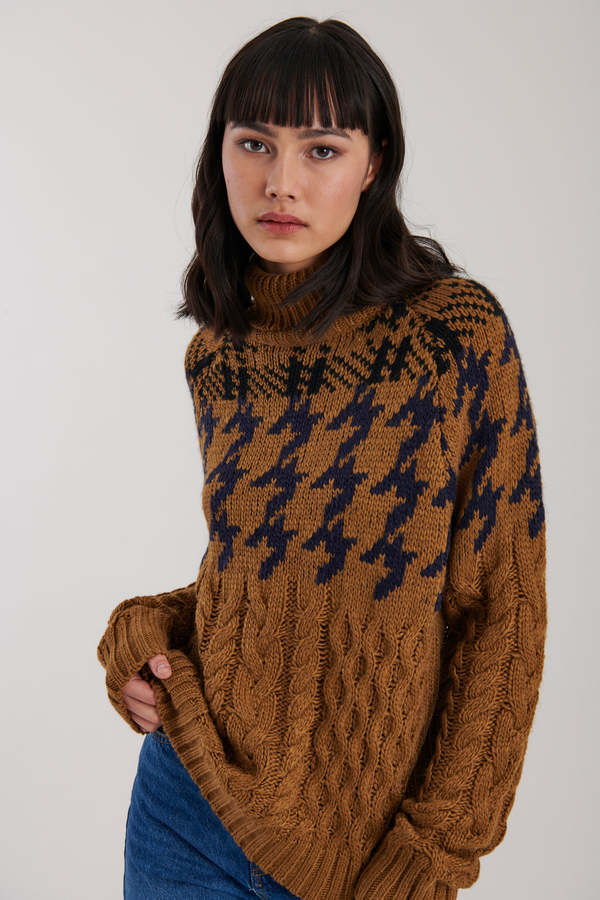 John \u0026 Jenn Henry Turtleneck Sweater - Caramel Houndstooth