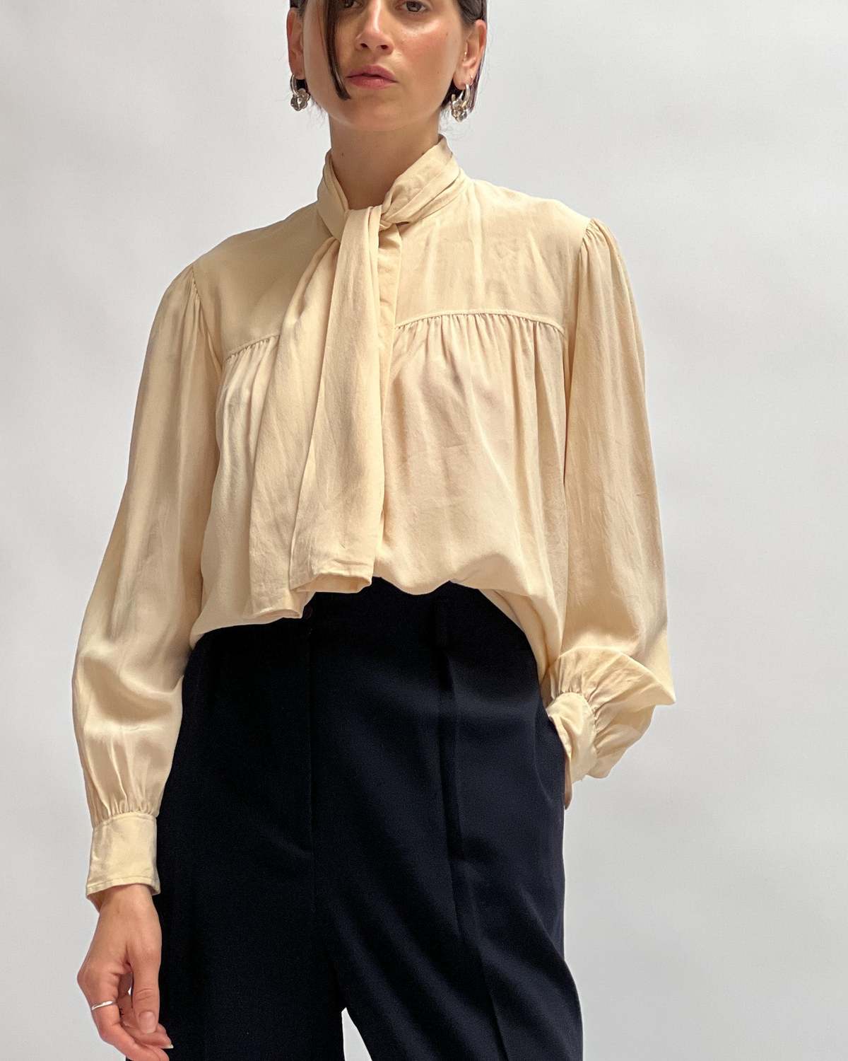 トップス 80s YVES SAINT LAURENT Bijou Silk Blouse Yves Saint Laurent 1980s Purple Silk Jacquard Tie-Neck Blouse