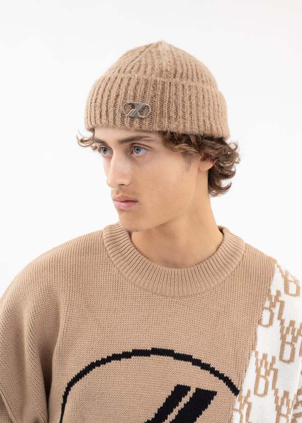 We11done Embroidered Logo Metal Short Beanie - Beige  display picture 1