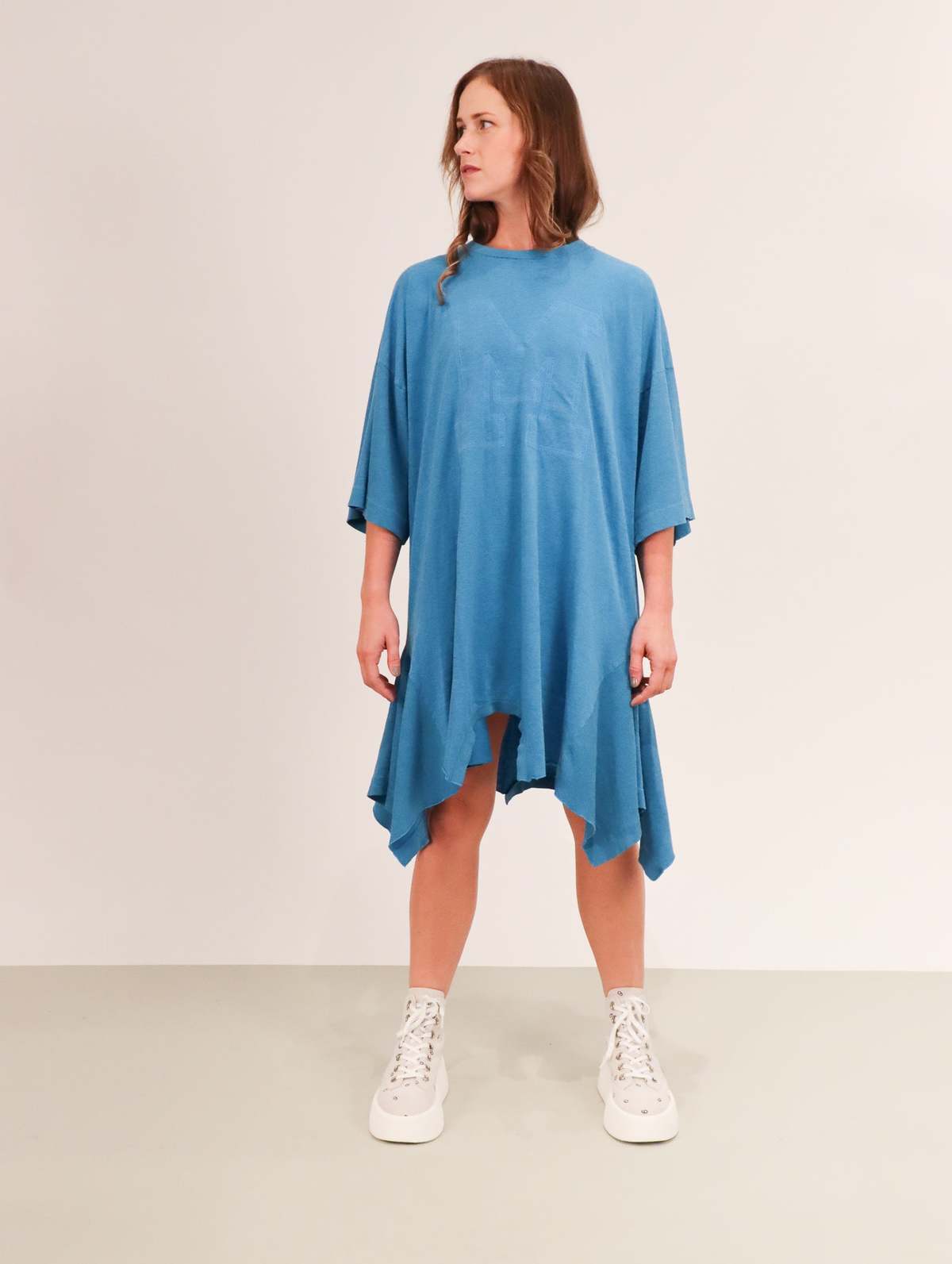 Tシャツ・カットソー MM6 MAISON MARGIELA SLEEVELESS DRESS IN CREPE ENVERS SATIN 0400021382468?wid=600&hei=800&
