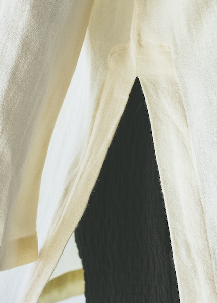 Black Crane Long Slit Top | Cream Black Crane Long Slit Top | Cream