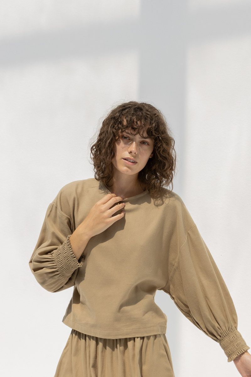 Black Crane Accordion Top - Mocha