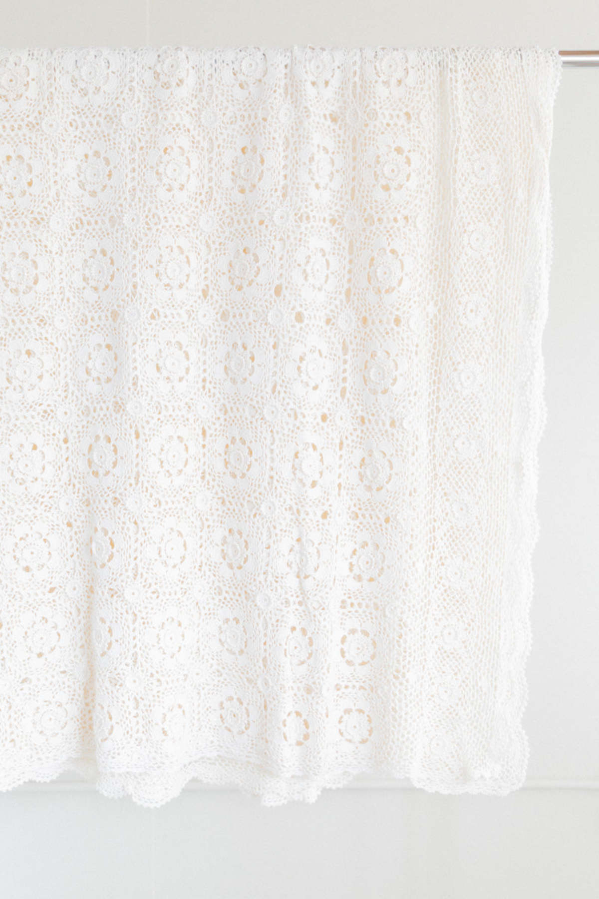 VINTAGE CROCHET COVERLET White Garmentory