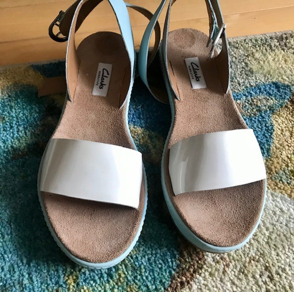 Clarks deals moon sandals