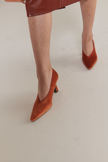 【関税込み】Reike Nen ブラック Cube Heel Basic ブーツ Reike Nen Black Cube Heel Basic Boots - Shoes - BeyondStyle