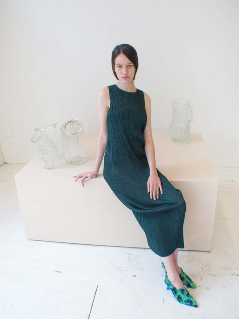 green midi dress bodycon Green Midi Knit Bodycon Dress Scoop Neck Sleeveless