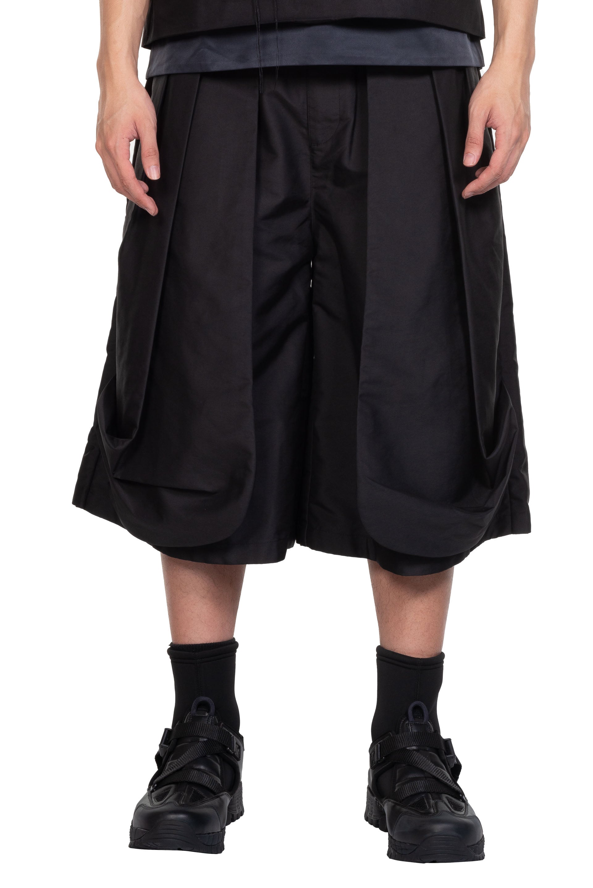 Aenrmous Deepi Crescent Shorts - Black | Garmentory