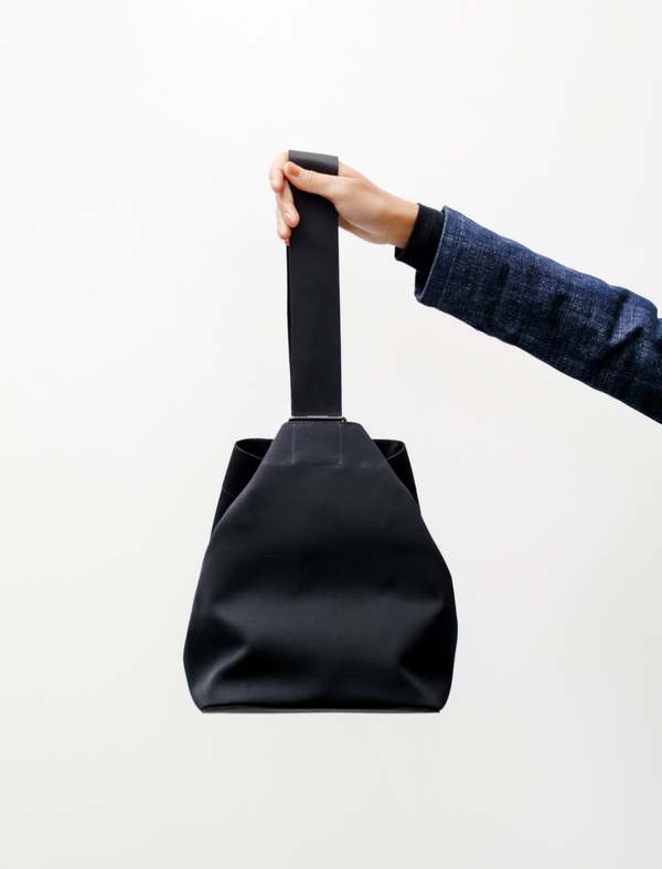 バッグ Studio Nicholson SLIDE CROSS BODY BAG Studio Nicholson Slide Canvas Bag - Black | Garmentory
