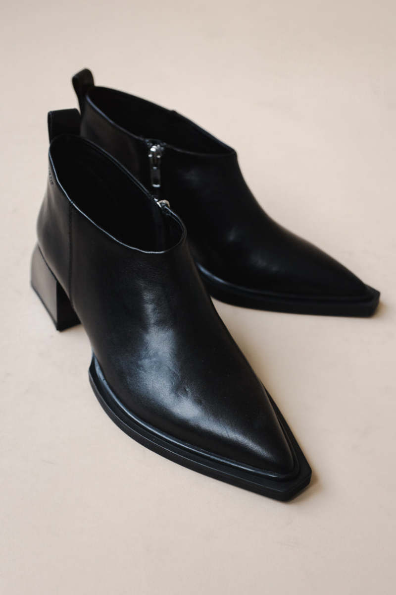 都内で Short VIAVANDA】VIA Boots BLACK / 靴