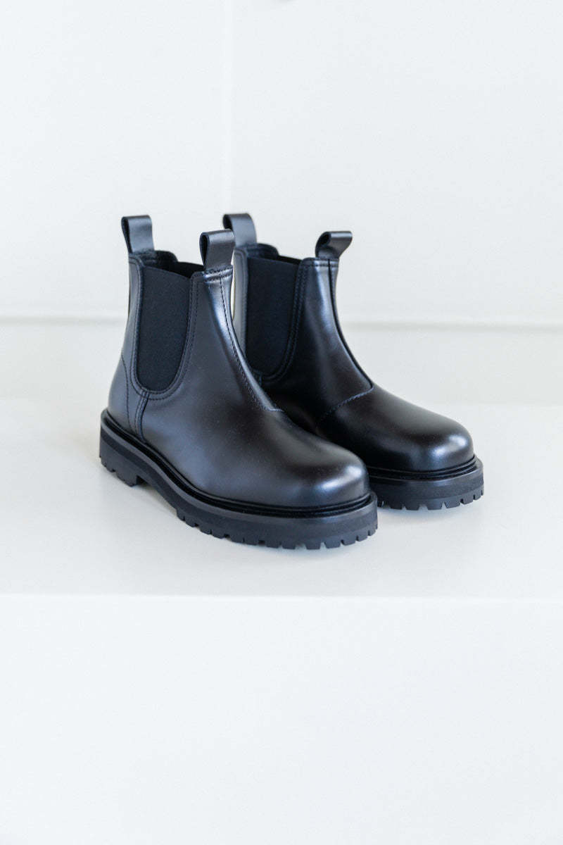 Studio Nicholson KICK UTILITY BOOT - BLACK | Garmentory