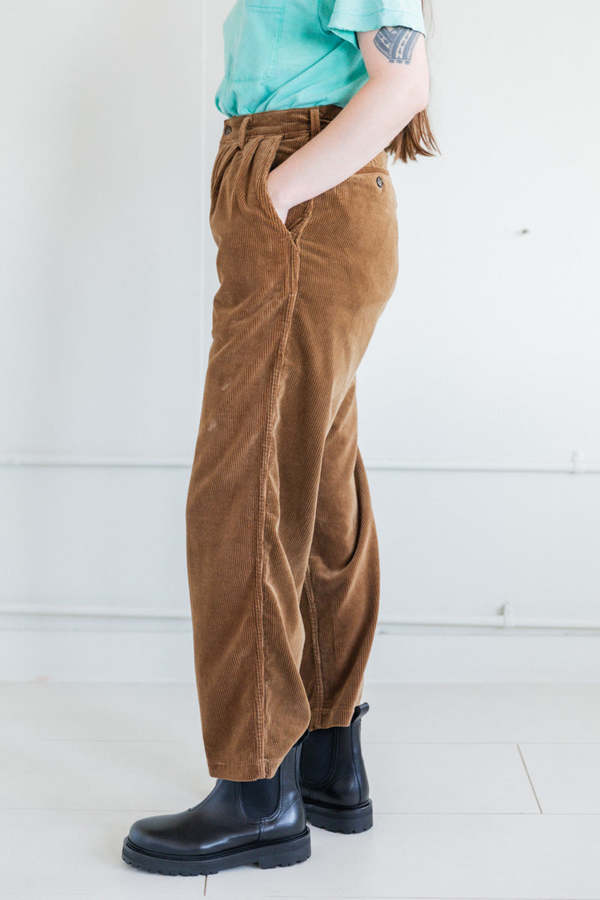 【ANGLAN】Two-Tuck Corduroy Wide Pants STUDIO TOMBOY two-tuck Corduroy Trousers | Green | FARFETCH JO