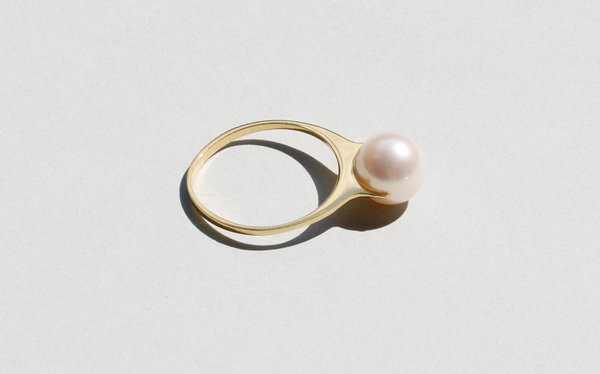 Saskia Diez Pearl Ring Solitaire