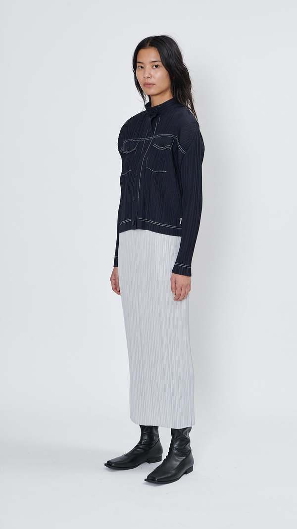 10月新作PLEATS PLEASE  RAMIE DENIM Pleats Please by Issey Miyake Ramie Denim Jacket - Black | Garmentory