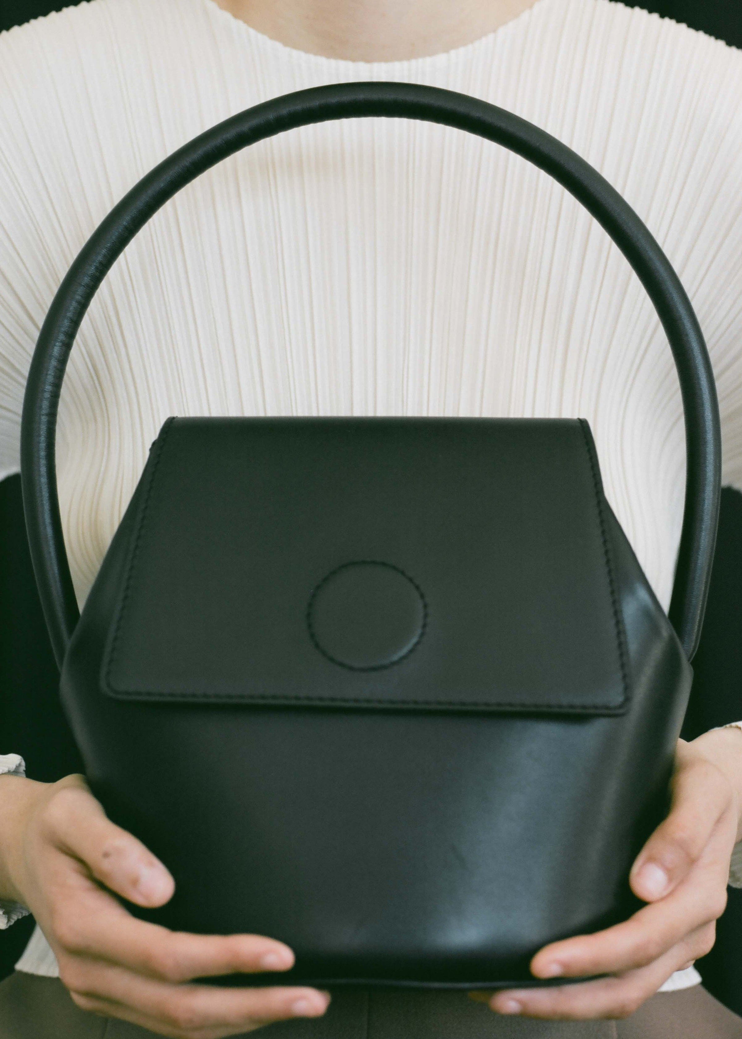 未使用訳ありMODERN WEAVING ARCH TOP HANDLE BAG Modern Weaving Arch Top Handle Bucket - Black | Garmentory