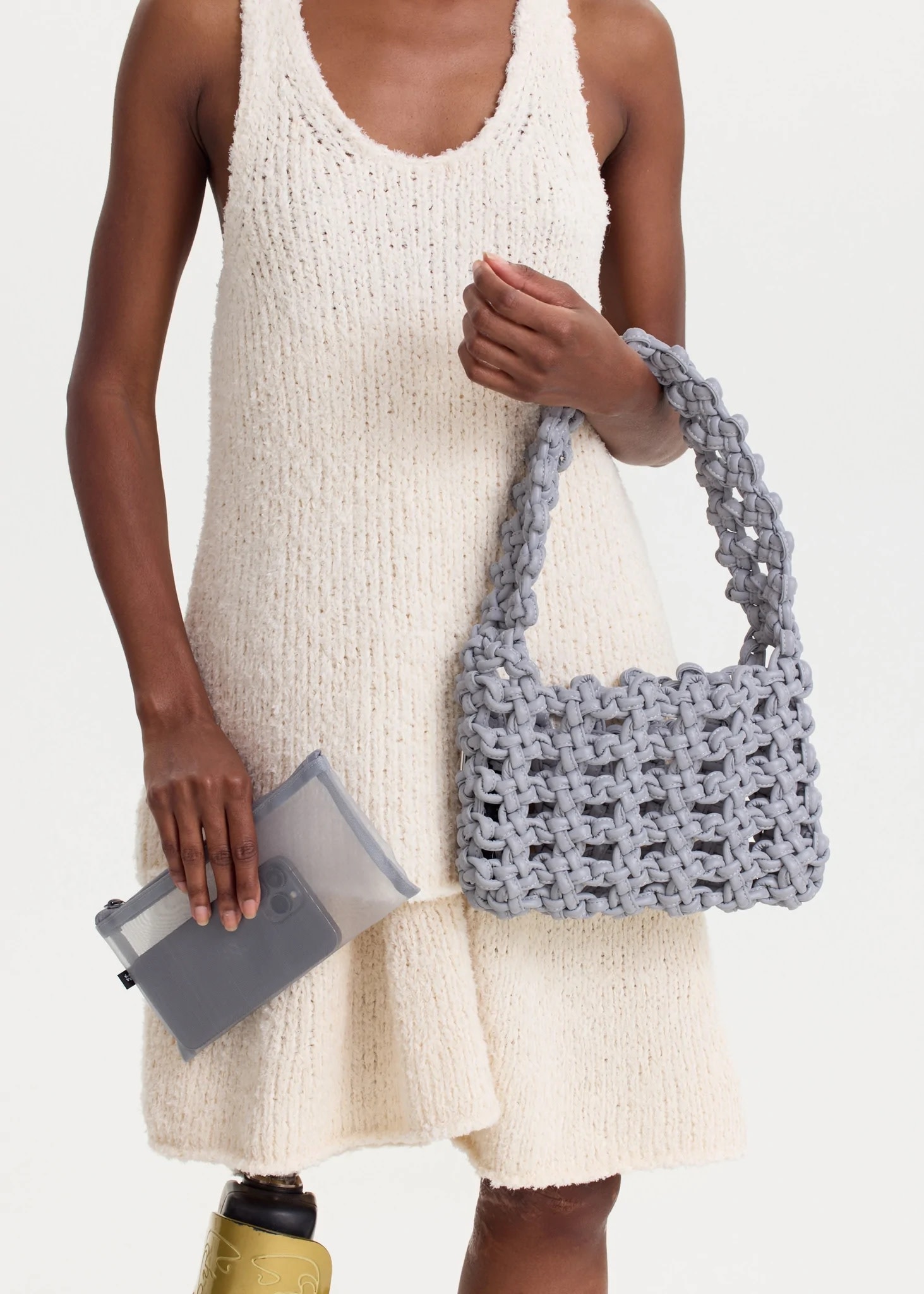 【関税込み】Kara グレー Knot Armpit バッグ Gray Knot Armpit Bag by KARA on Sale