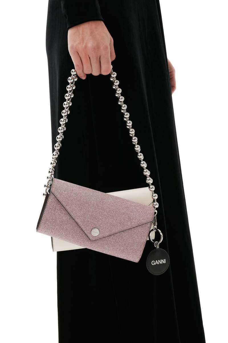 大人気★GANNI★Banner Envelope Chain Wallet 長財布 Ganni Banner Envelope Chain Wallet - Light Lilac | Garmentory