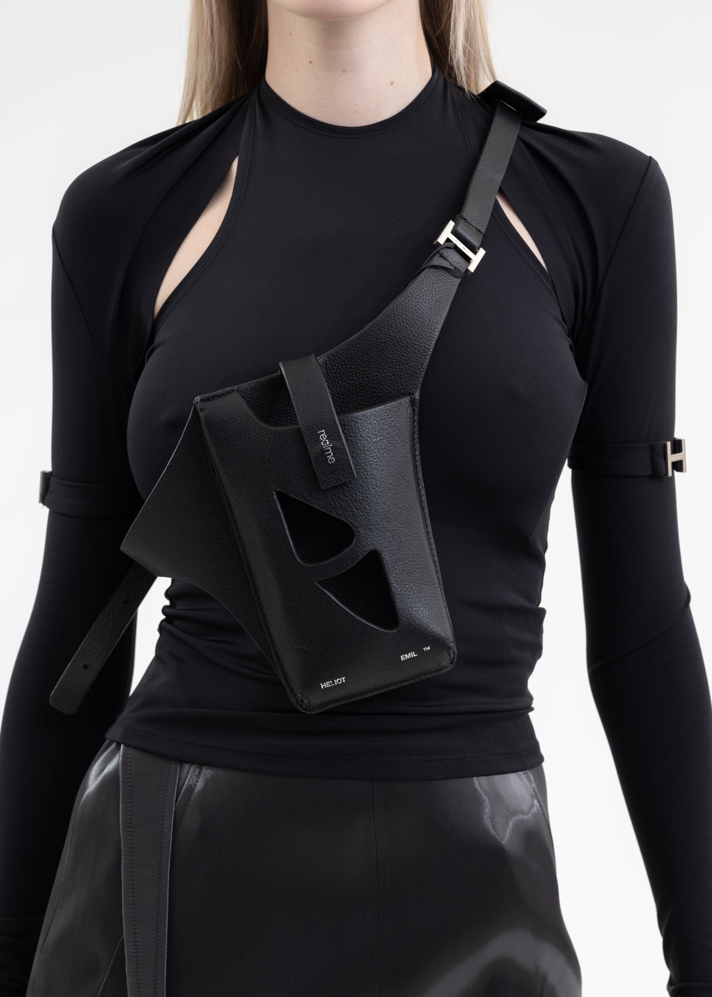 訳あり未使用 HELIOT EMIL Hail Harness ハーネストップス Heliot Emil LEATHER PHONE HOLDER HARNESS - BLACK | Garmentory