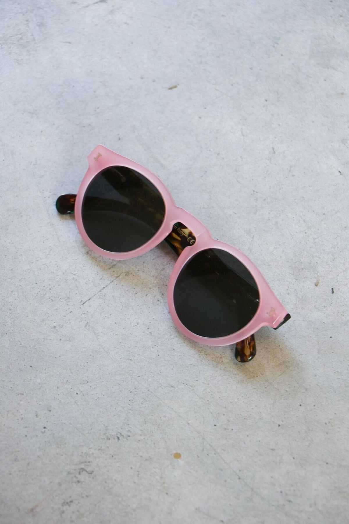 Illesteva Sunglasses with Rose-Tinted Lenses Amazon.com: Illesteva Sunglasses Lisbon - Cherry Blossom  main image 3