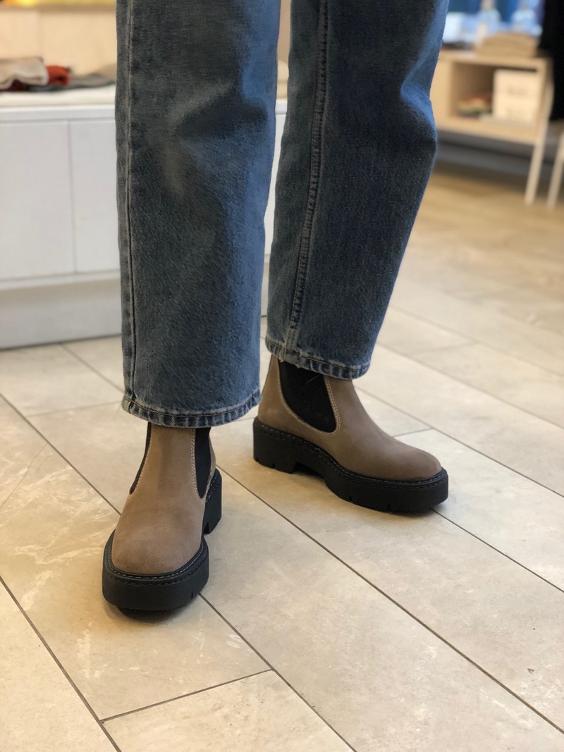 L'Intervalle Colombus Suede Boots - Taupe