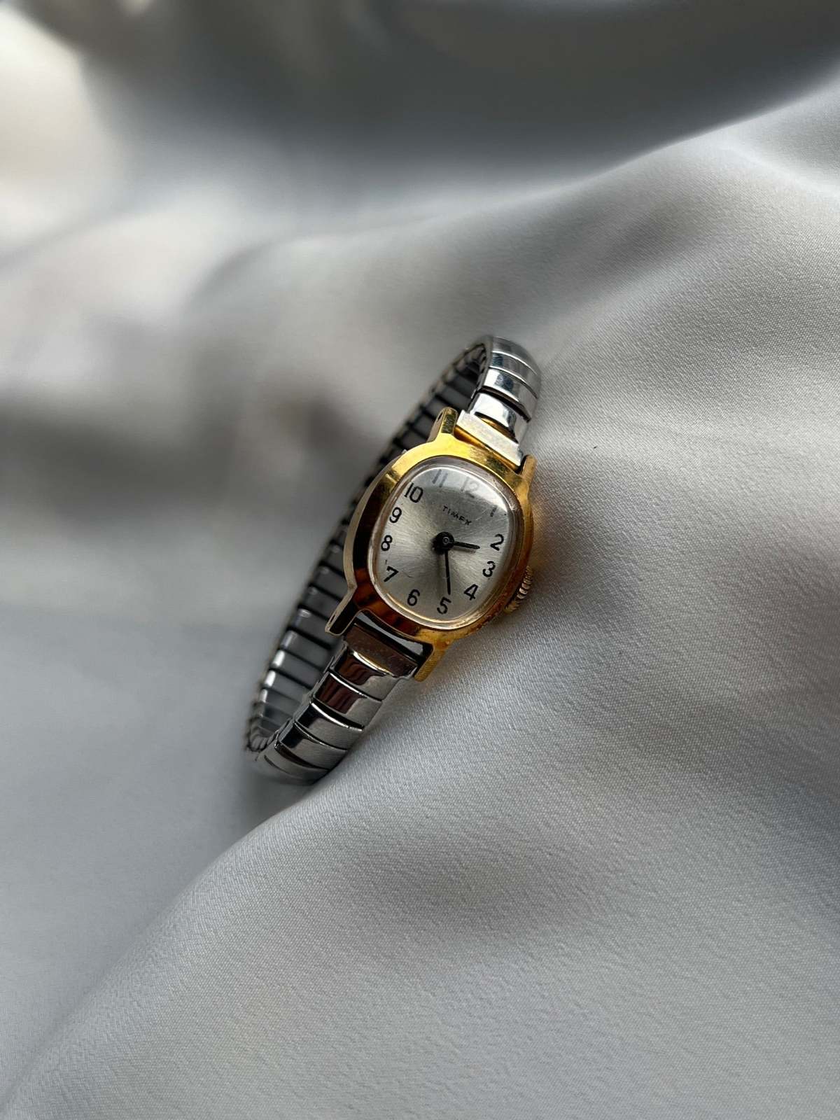 Vintage Timex Petite Stretch Band Watch - Gold/Silver Tone  display picture 2