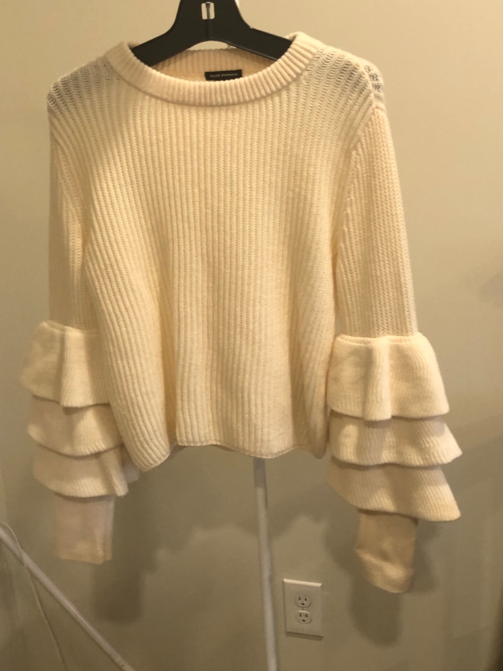 Club monaco ruffle outlet sleeve sweater