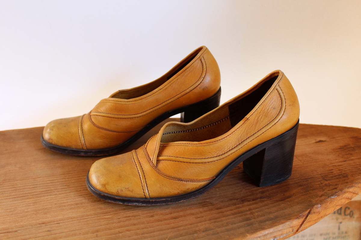 1970s Leather Pumps Tan Garmentory