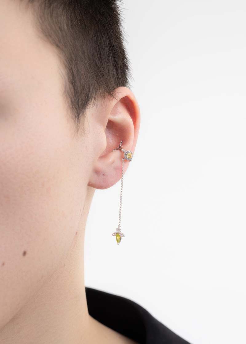 DEPARTMENT Yellow Daisy And Bee Ear Cuff - Silver