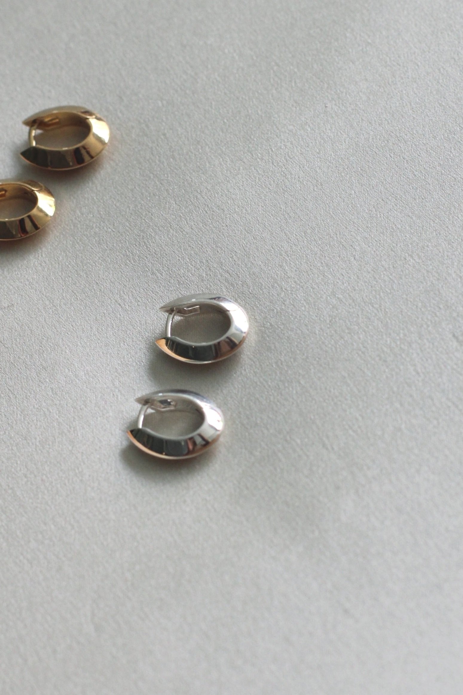 SOPHIE BUHAI　Small Ada Hoops SOPHIE BUHAI SMALL ADA HOOPS - SILVER | Garmentory