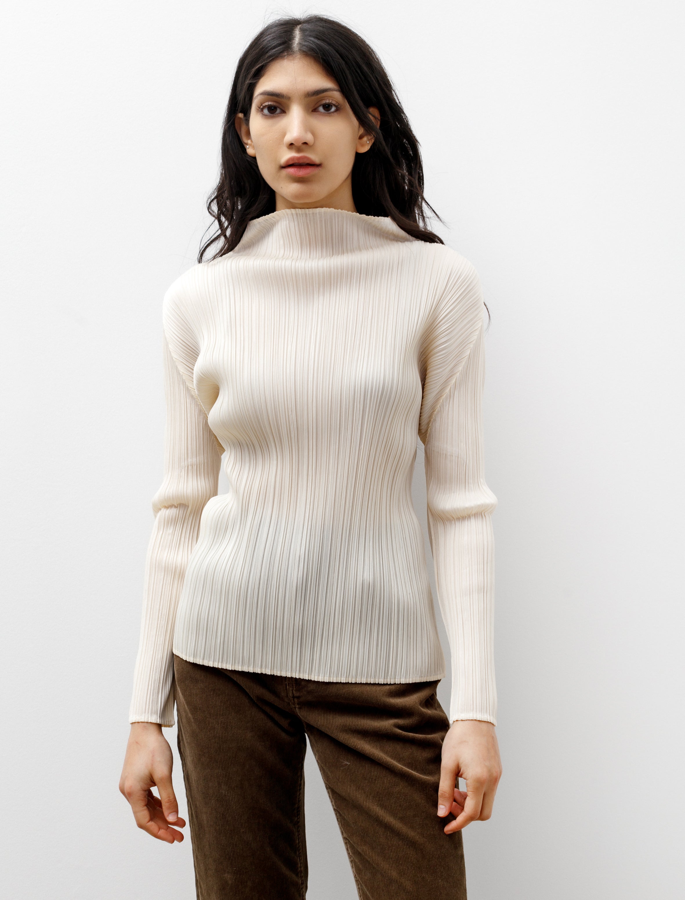 ISSEY MIYAKE ロングカットソー　グレージュ NEW COLORFUL BASICS 4 – ISSEY MIYAKE ONLINE STORE