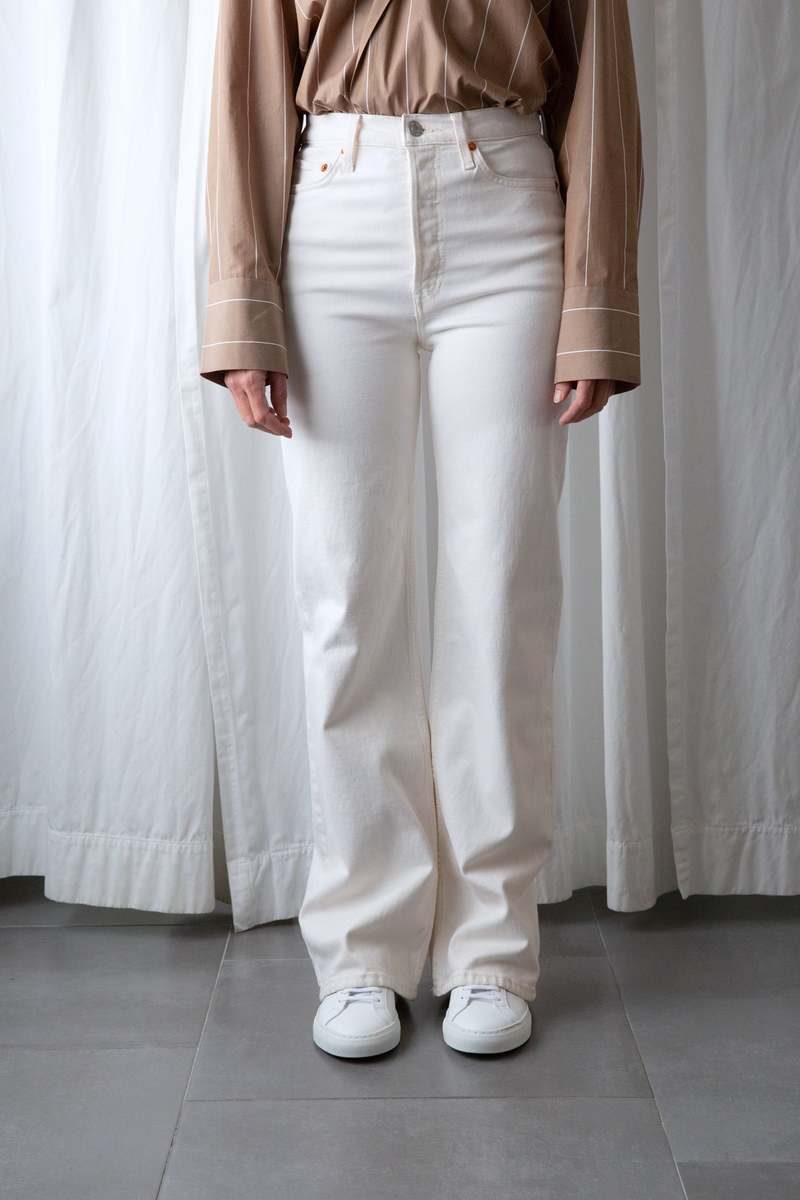 【関税込み】Re/Done オフホワイト 70s シガレット ジーンズ Re/Doneのオフホワイト 70s シガレット ジーンズがセール中
