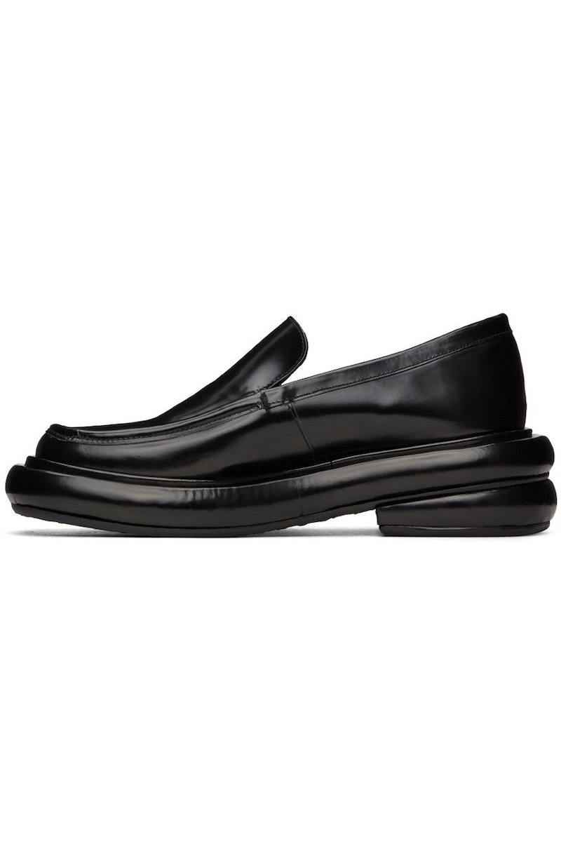【関税込み】Eckhaus Latta ブラック ステッチ ローファー Eckhaus Latta Stacked slip-on Suede Loafers | Black | FARFETCH