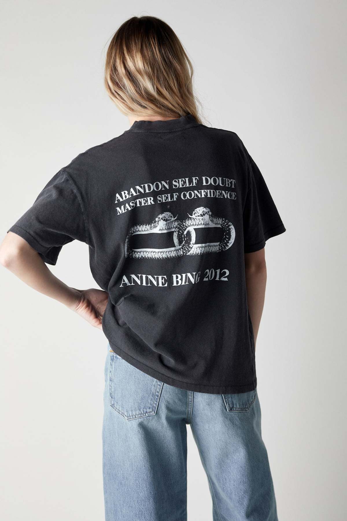 ANINE BING ASHTON SERPENT Tシャツ　m124 ANINE BING Ashton Serpent Tee in Washed Faded Black | REVOLVE