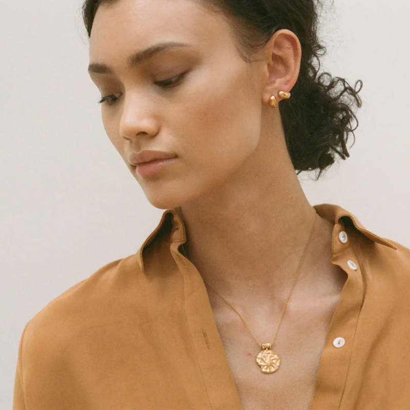 ALIGHIERI THE MEDIUM SUN SALUTATIONS MEDALLION ネックレス Alighieri The Medium Sun Salutations Medallion Necklace