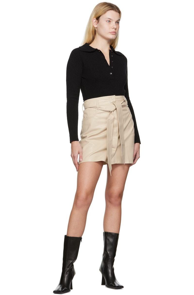 【関税込み】Nanushka ベージュ Meda ミニスカート Beige Vegan Leather Meda Short Skirt by Nanushka on Sale