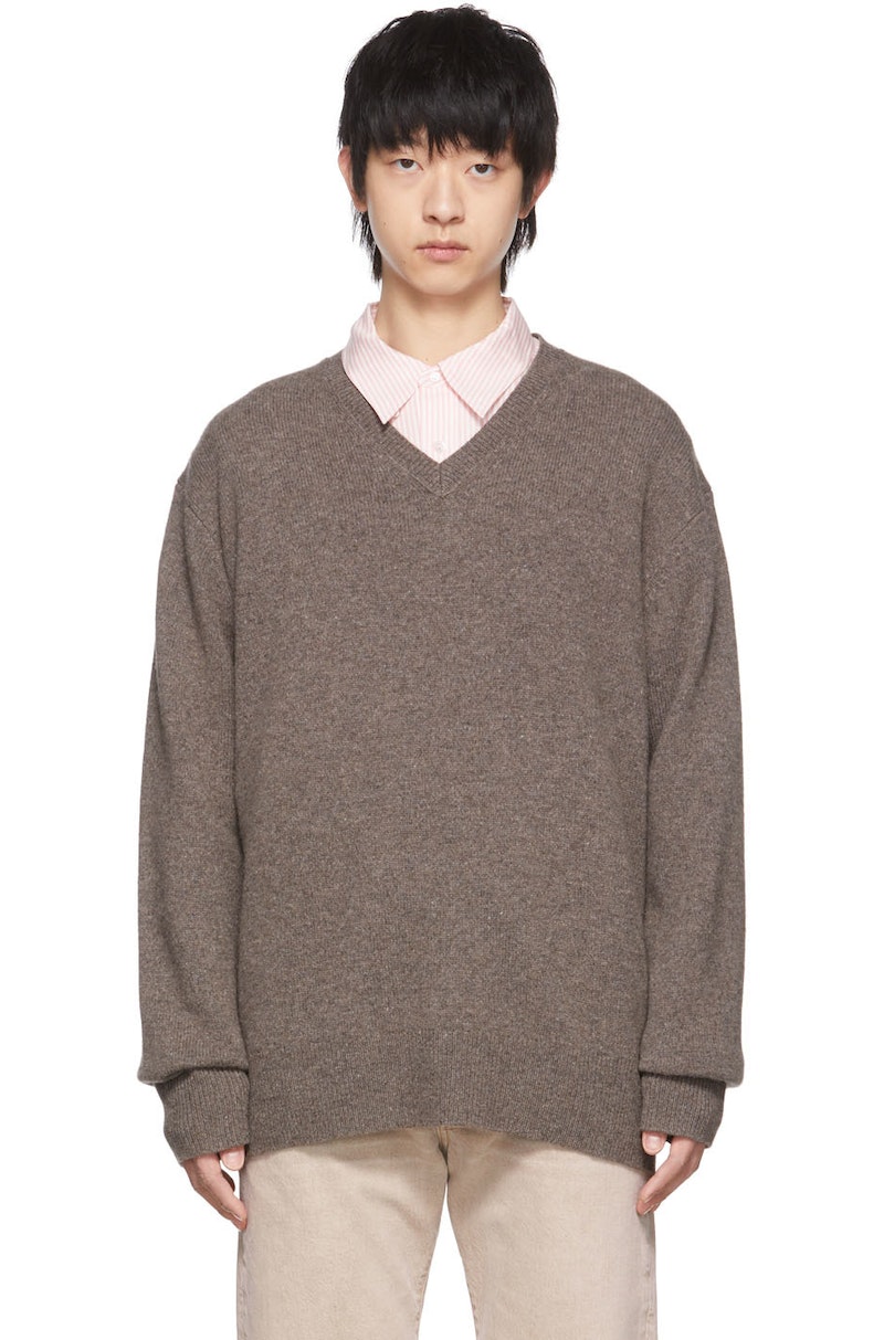 【新品】Acne Studios Vネックカシミヤセーター Acne Studios Cashmere V-Neck Sweater - Brown | Garmentory