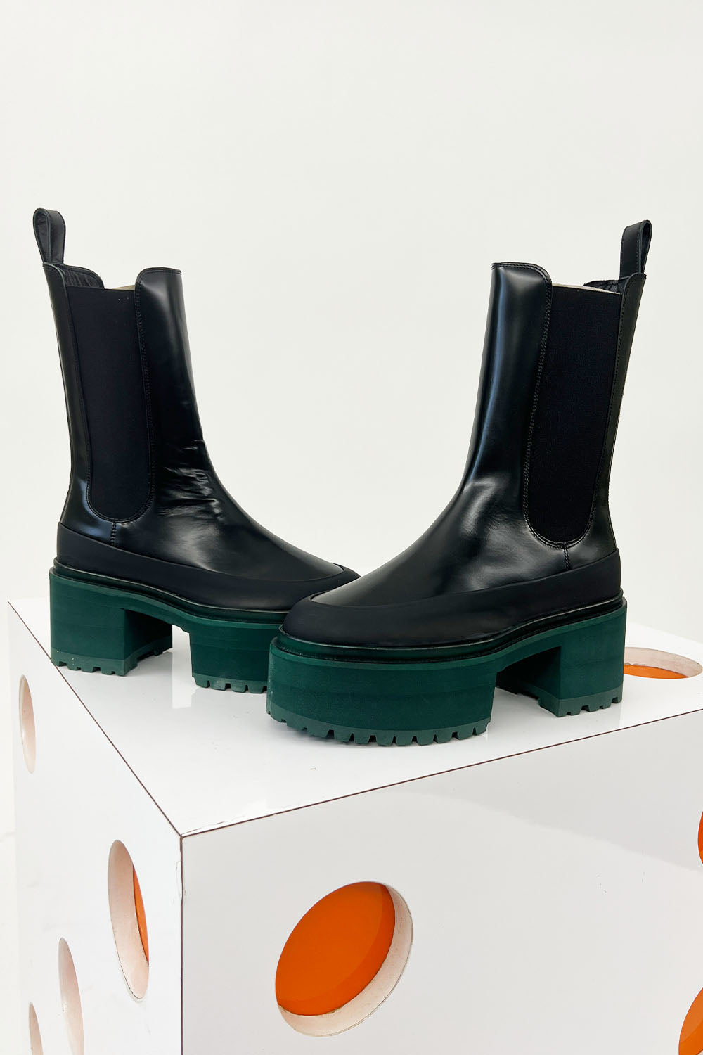 Stine Goya Eloise レザープラットフォーム チェルシーブーツ Stine Goya Eloise Platform Boot - Black | Garmentory