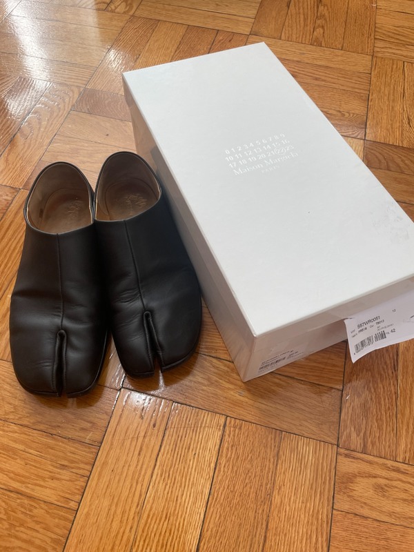 Maison margiela black discount tabi babouche loafers