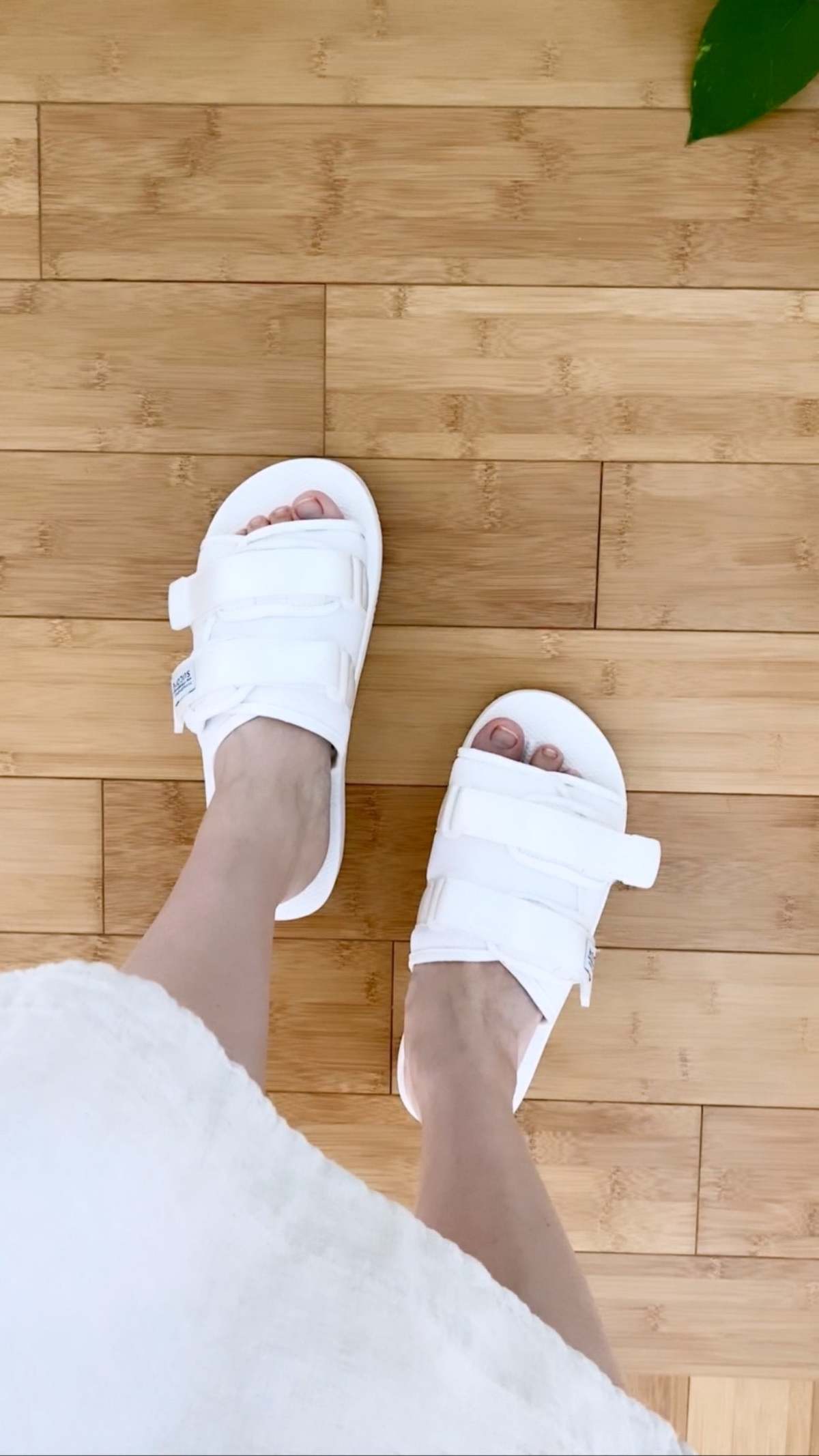 【関税込み】Suicoke ベージュ MOTO-Cab サンダル Suicoke - Moto-Cab (Beige) — EQUIPMENT