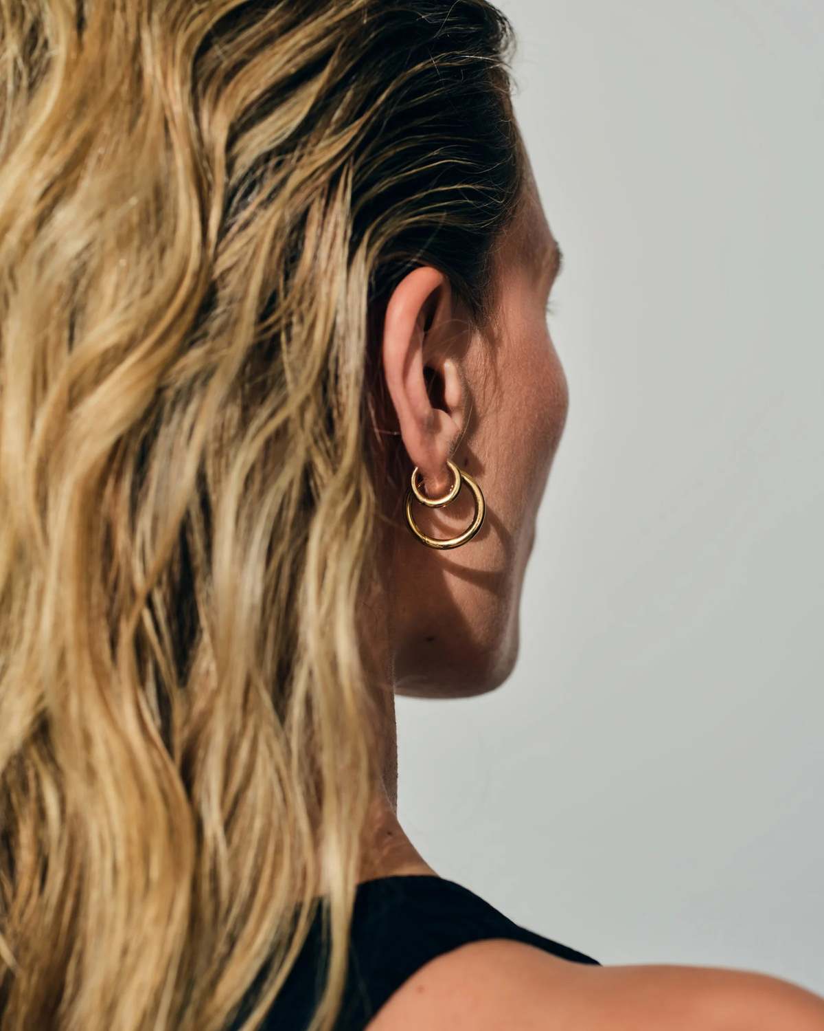 Tom Wood CLASSIC SMALL HOOP - GOLD | Garmentory