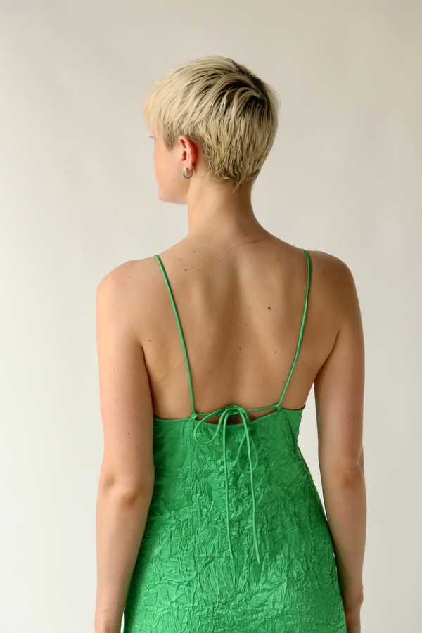 【お値下げ検討】GANNI Crinkled satin midi dress GANNI Crinkled Satin Midi Dress | endource