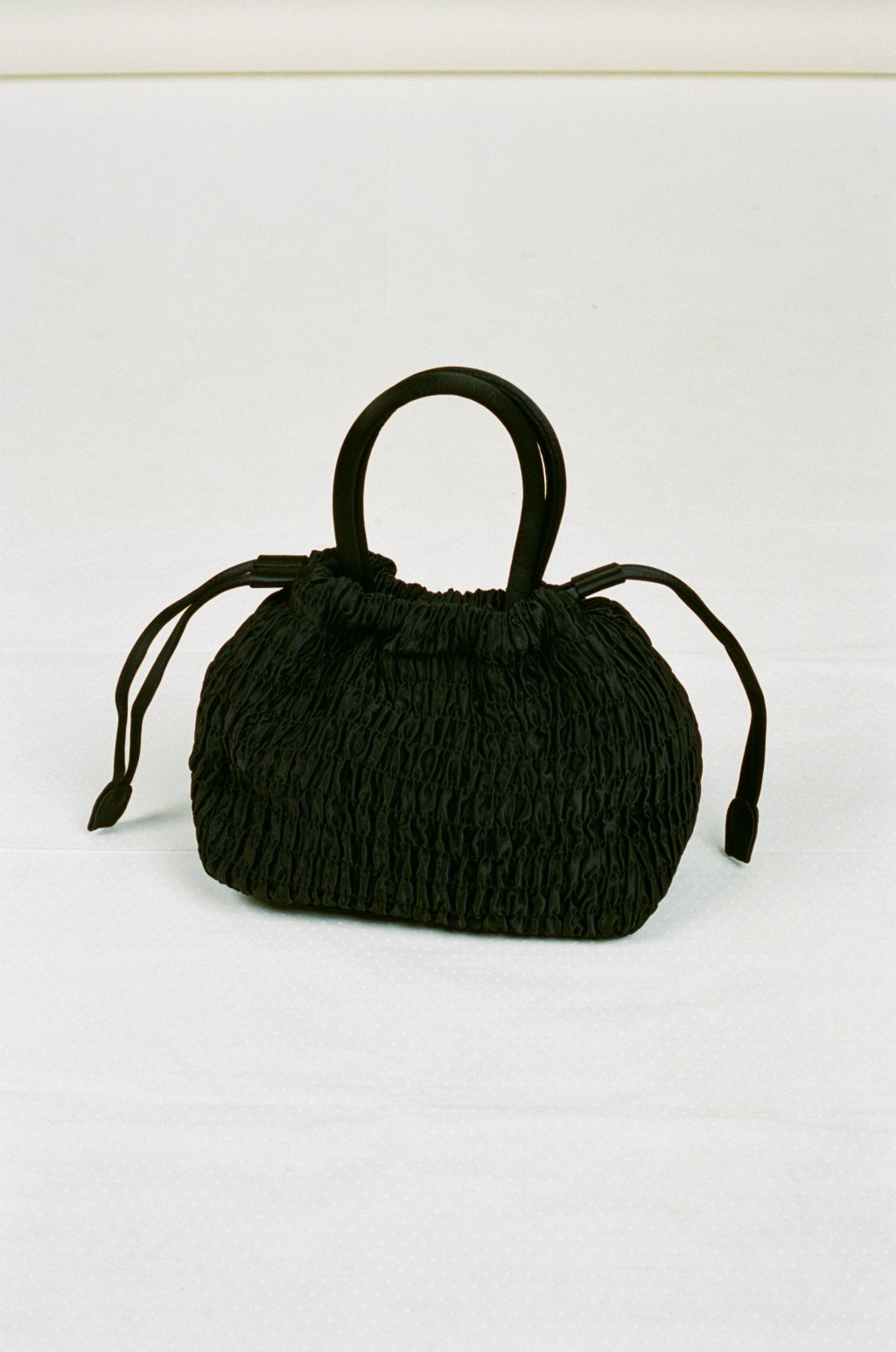  of Hai Elsie Bag Ruched Black/シルク ハンドバッグ 韓国 HAI-Elsie-Bag---Black-