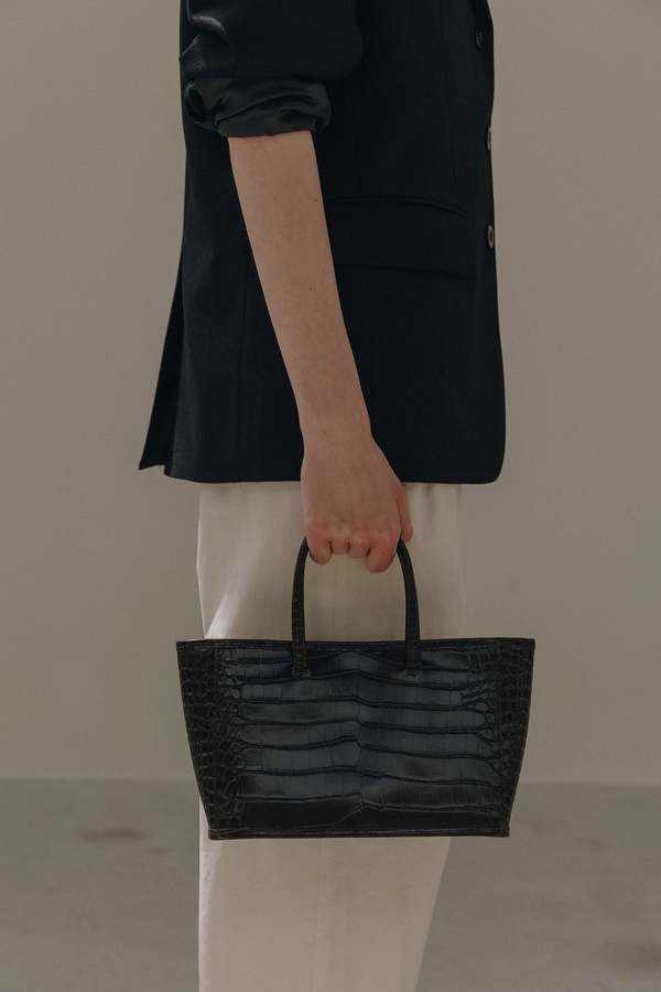 NOTHING WRITTEN Ain Croco Tote Bag - Salt/Black | Garmentory