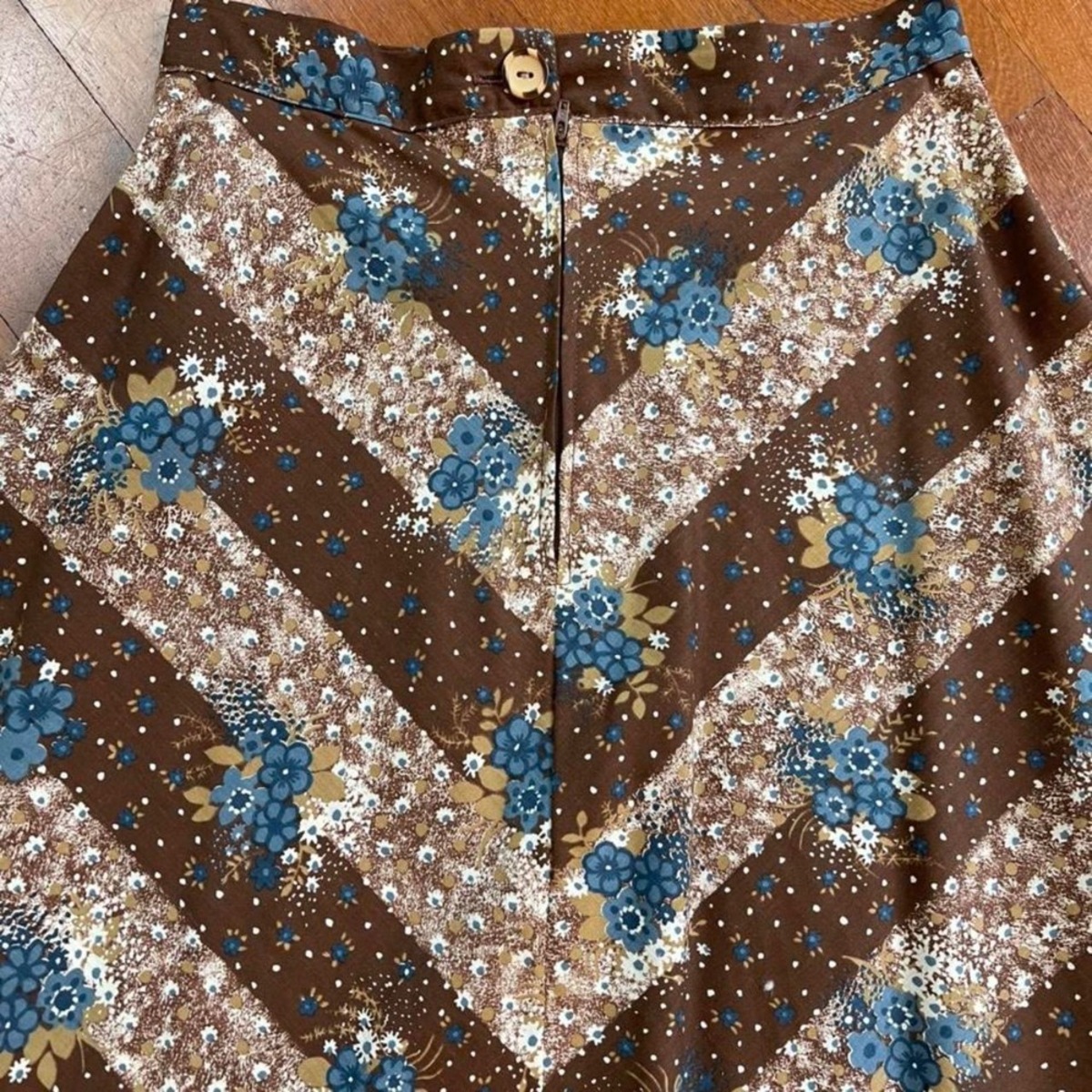 Darling Debs 60s Brown Midi Skirt - Image 3 of 4