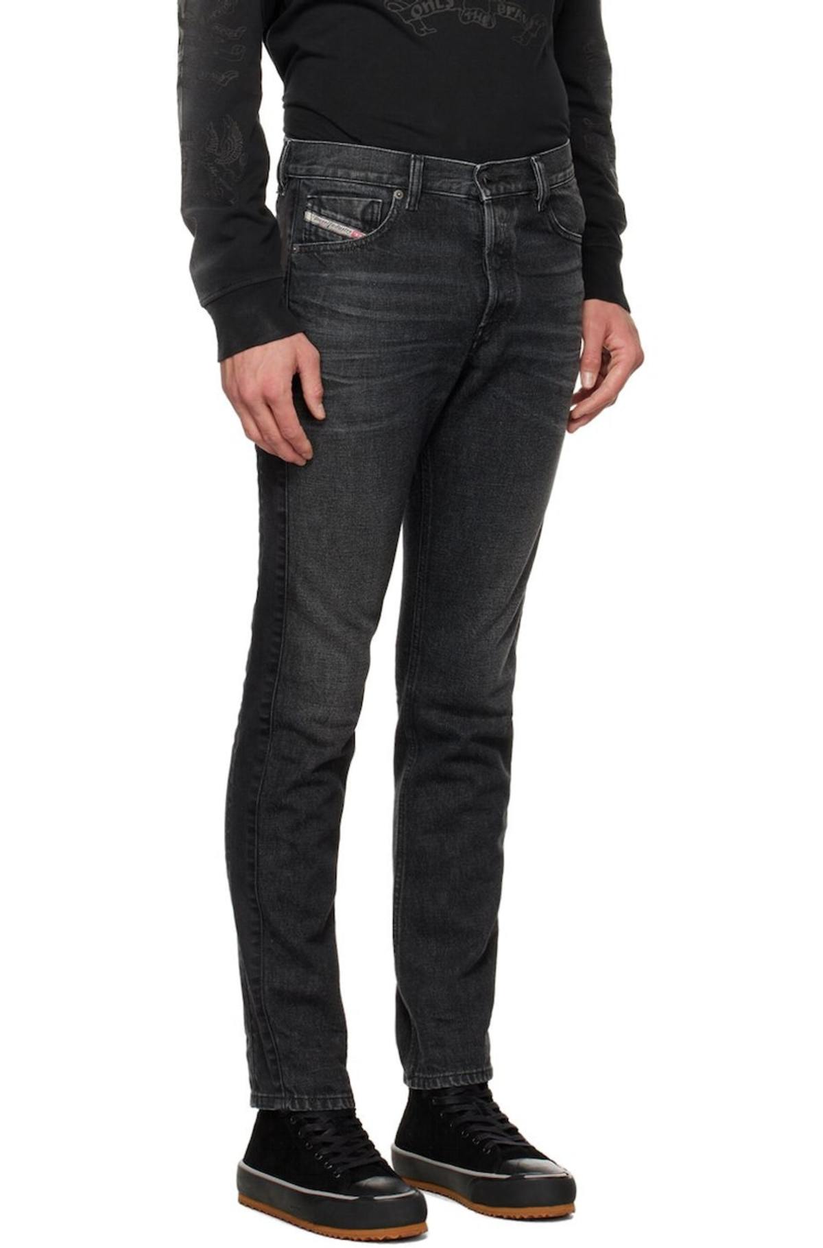 洗練されたデザイン　DIESEL 1995-SP2 スリムジーンズ　38 VINTAGE Diesel 1995 SP2 Jeans - Black | Garmentory