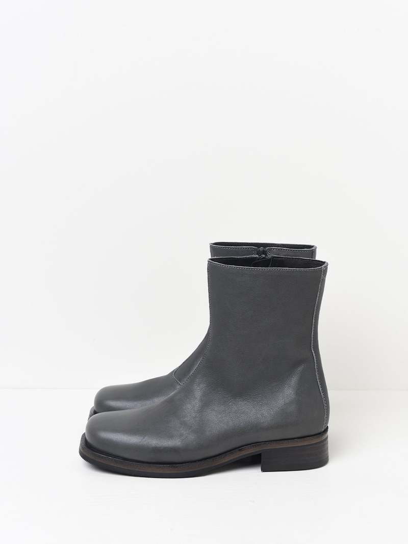 靴 OUR LEGACY CAMION BOOT ASH GREY 40 Our Legacy CAMION BOOT - Ash Grey Leather | Garmentory